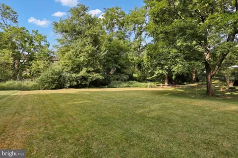 Exterior - 42 Par Dr, Reading, PA 19607 photo 7 of 10