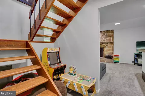 Entry Way - 42 Par Dr, Reading, PA 19607 photo 4 of 4