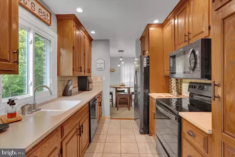 Kitchen - 42 Par Dr, Reading, PA 19607 photo 3 of 3