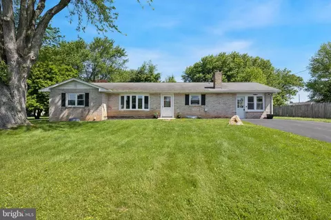 86 Hertzler Dr, Elverson, PA 19520