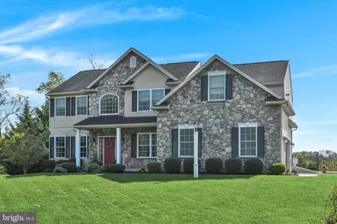 55 Linkside Ct, Reading, PA 19606 photo 2