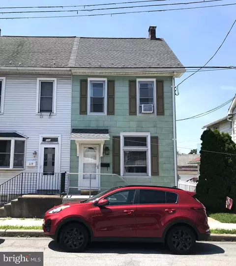 121 N Walnut St, Fleetwood, PA 19522