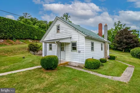 2115 Old Lancaster Pike, Reinholds, PA 17569