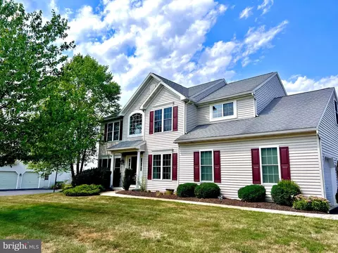 45 Sweetwater Ln, Wernersville, PA 19565