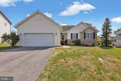 29 Waxwood Rd, Shoemakersville, PA 19555