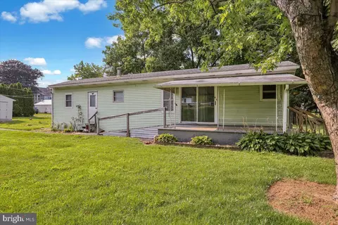 212 Birch St, Lyon Station, PA 19536