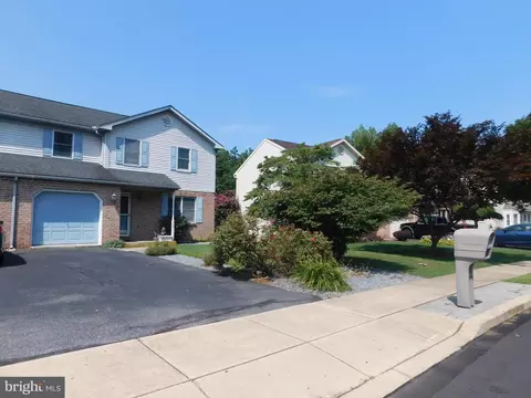330 Saddlebrook Dr, Wernersville, PA 19565
