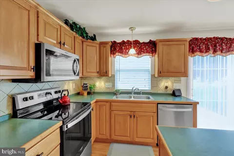 Kitchen - 25 Thymebrook Dr, Reading, PA 19606 photo 2 of 4
