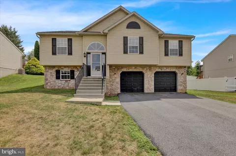 319 Winding Way, Womelsdorf, PA 19567