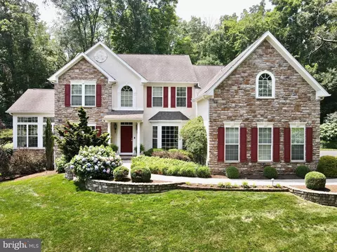 8 Winding Brook Dr, Reading, PA 19608