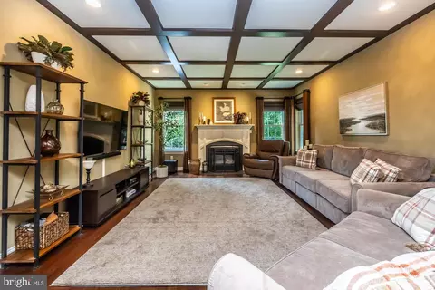 75 Caernarvon Dr, Elverson, PA 19520