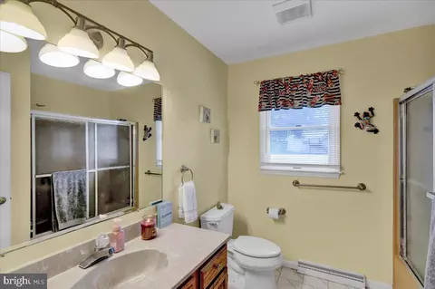 Bath - 3044 Marcor Dr, Reading, PA 19608 photo 2 of 3