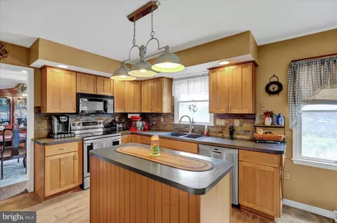 Kitchen - 3044 Marcor Dr, Reading, PA 19608 photo 2 of 4