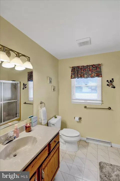 Bath - 3044 Marcor Dr, Reading, PA 19608 photo 3 of 3