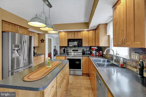 Kitchen - 3044 Marcor Dr, Reading, PA 19608 photo 3 of 4