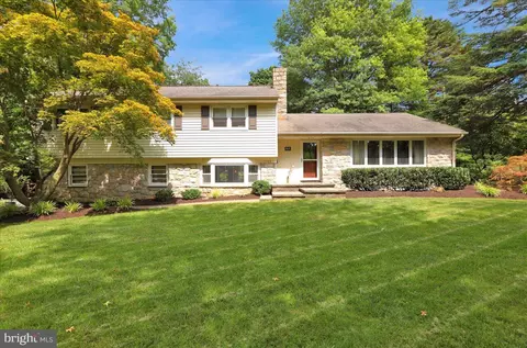 1543 Rose Virginia Rd, Wyomissing, PA 19610