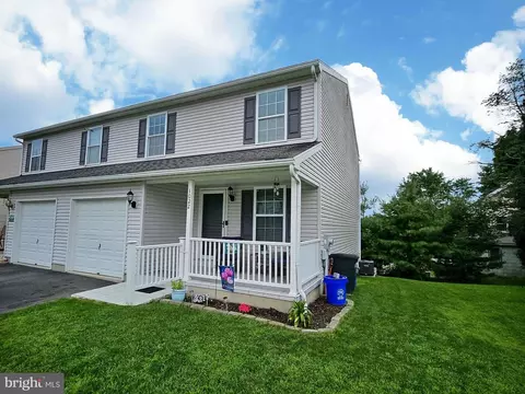 1022 Alexander Dr, Temple, PA 19560