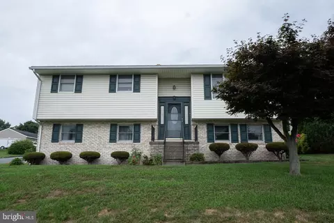 1 Dale Ct, Boyertown, PA 19512