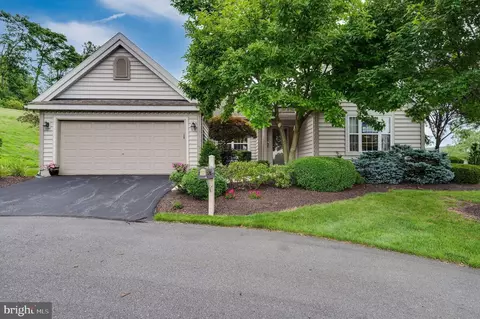 318 Charleston Ln, Wyomissing, PA 19610
