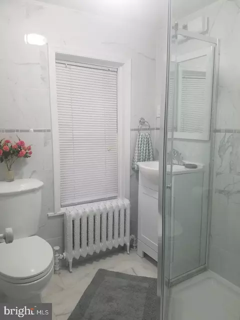 Bath - 1114 Birch St, Reading, PA 19604 photo 3 of 3