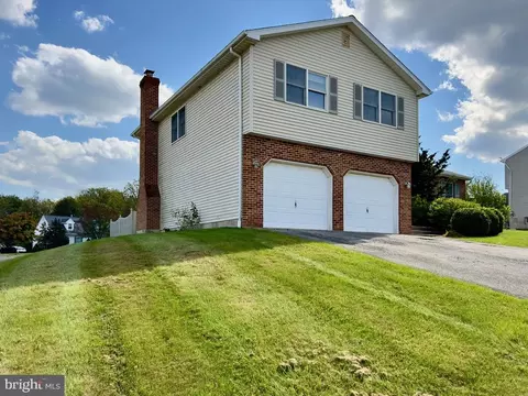 501 Deborah Dr, Reading, PA 19608 photo 3