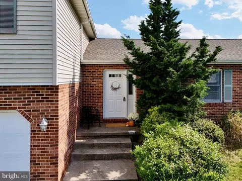 501 Deborah Dr, Reading, PA 19608 photo 4