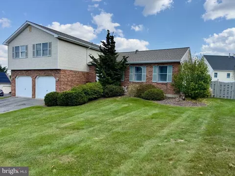 501 Deborah Dr, Reading, PA 19608 photo 2