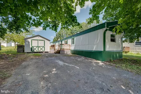 300 Pleasant View Dr, Hamburg, PA 19526