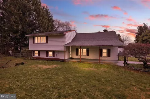 17 Schmeck Ln, Temple, PA 19560