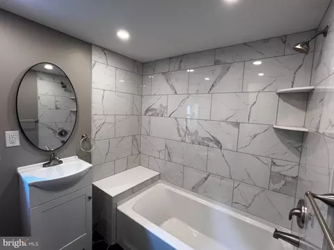 Bath - 1415 Wayne St, Reading, PA 19601 photo 1 of 1