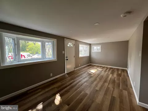Living - 1415 Wayne St, Reading, PA 19601 photo 1 of 2