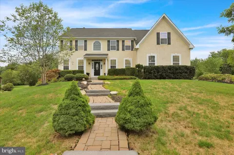 221 N Shadybrooke Dr, Douglassville, PA 19518