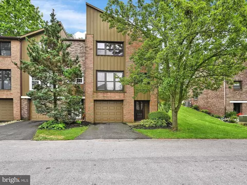 23 Club Ln, Reading, PA 19607