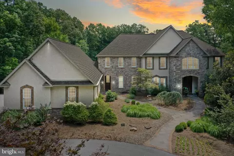 5 Burgundy Dr, Mohnton, PA 19540