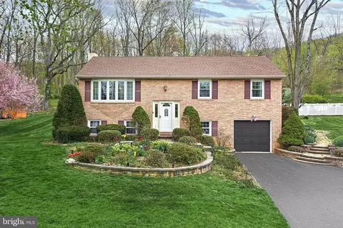 1981 W Philadelphia Ave, Oley, PA 19547
