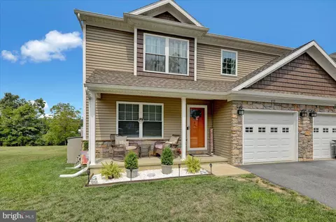 411 Smokering Dr, Robesonia, PA 19551