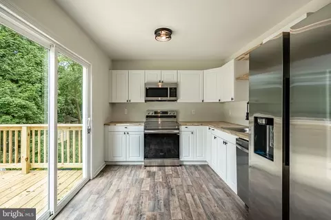 48 N Canal St, Leesport, PA 19533
