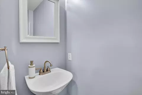 Entry Way - 239 Bainbridge Cr, Reading, PA 19608 photo 3 of 4