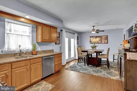Entry Way - 239 Bainbridge Cr, Reading, PA 19608 photo 2 of 4