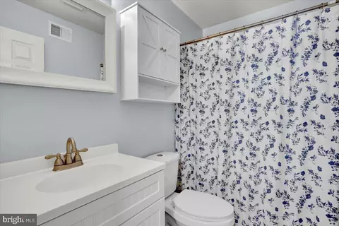Bath - 239 Bainbridge Cr, Reading, PA 19608 photo 4 of 5