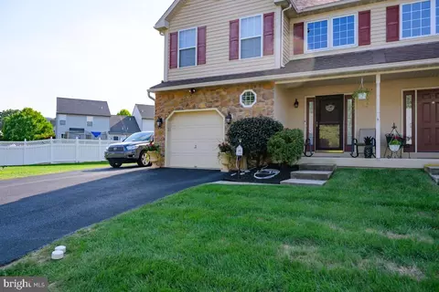 41 Michigan Dr, Reading, PA 19608 photo 2