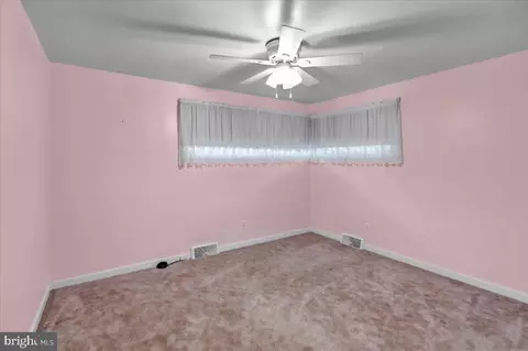Bedroom - 1076 Freemansville Rd, Reading, PA 19607 photo 3 of 4
