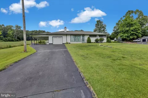 Exterior - 1076 Freemansville Rd, Reading, PA 19607 photo 7 of 8