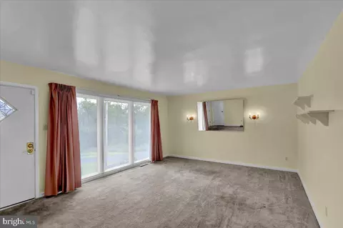 Living - 1076 Freemansville Rd, Reading, PA 19607 photo 2 of 3
