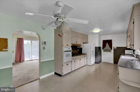Entry Way - 1076 Freemansville Rd, Reading, PA 19607 photo 1 of 4