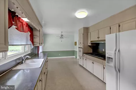 Kitchen - 1076 Freemansville Rd, Reading, PA 19607 photo 3 of 3