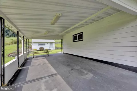 Exterior - 1076 Freemansville Rd, Reading, PA 19607 photo 5 of 8