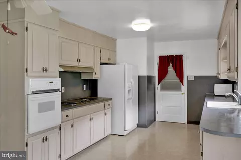 Kitchen - 1076 Freemansville Rd, Reading, PA 19607 photo 2 of 3