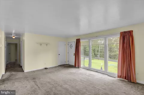Living - 1076 Freemansville Rd, Reading, PA 19607 photo 1 of 3