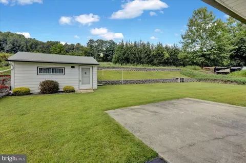 Exterior - 1076 Freemansville Rd, Reading, PA 19607 photo 4 of 8